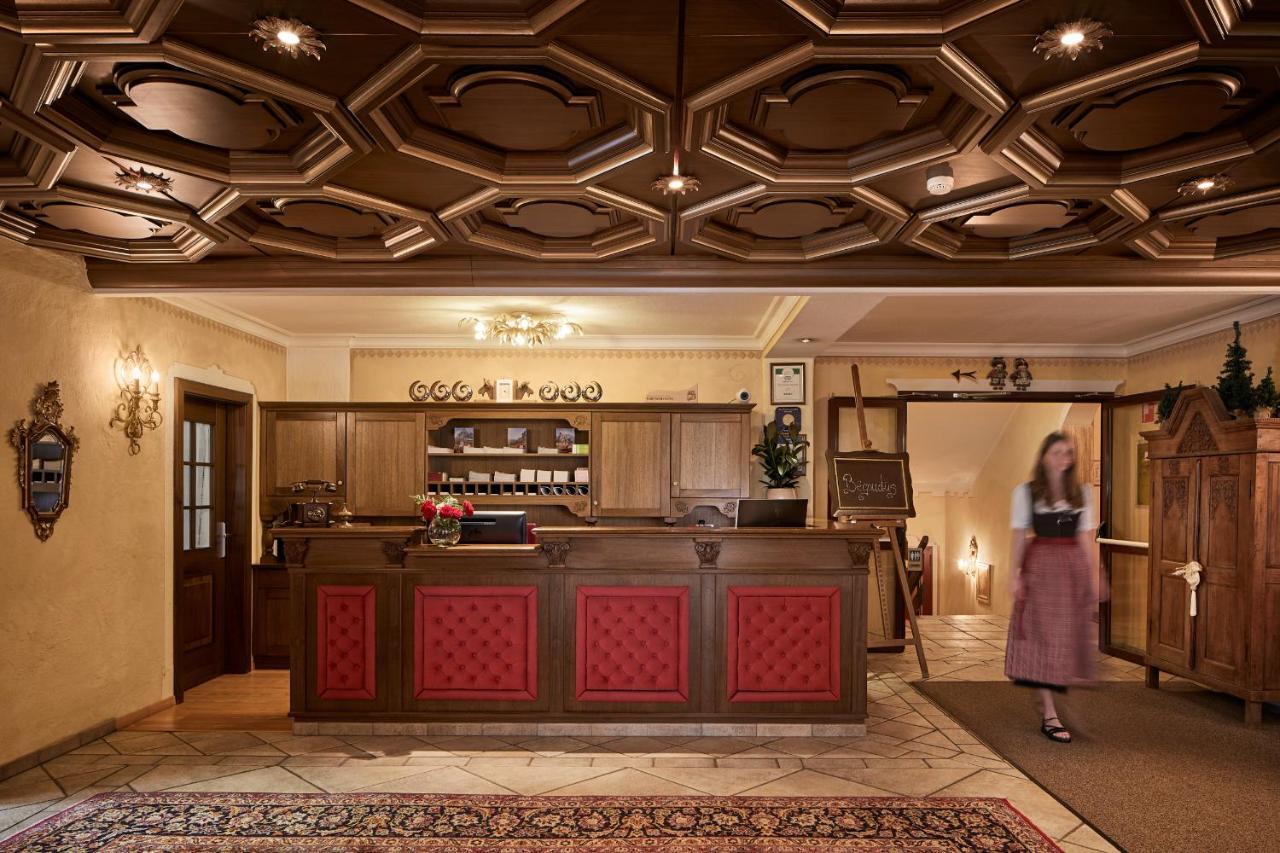 Hotel Table Kurfar