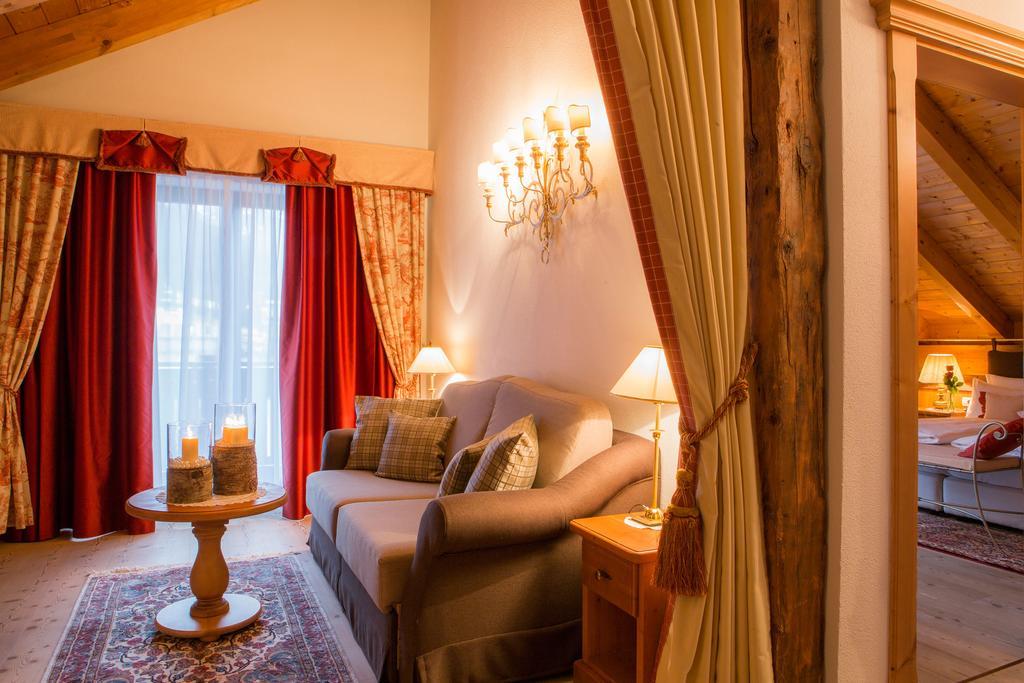 Hotel Table