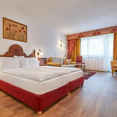 Hotel Table Corvara In Badia Exterior photo