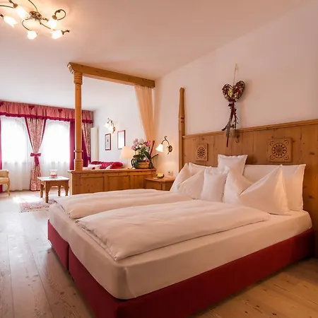 Hotel Table Corvara In Badia Exterior photo