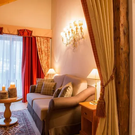 Hotel Table Corvara In Badia Exterior photo