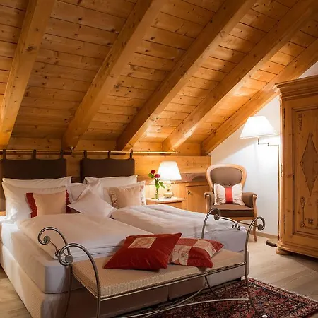 Hotel Table Corvara In Badia Room photo